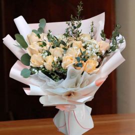 21 Champagne Roses With Baby Breath Flowers Bouquet
