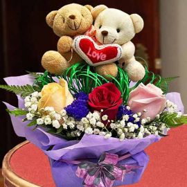 Couple Bear With 3 Mixed Roses Arrangement