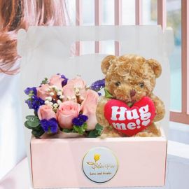20cm ( Hug Me ) Teddy Bear & 8 Peach Roses in Hand Carry Gift Box